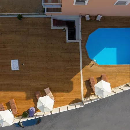 Melpomeni Villa *